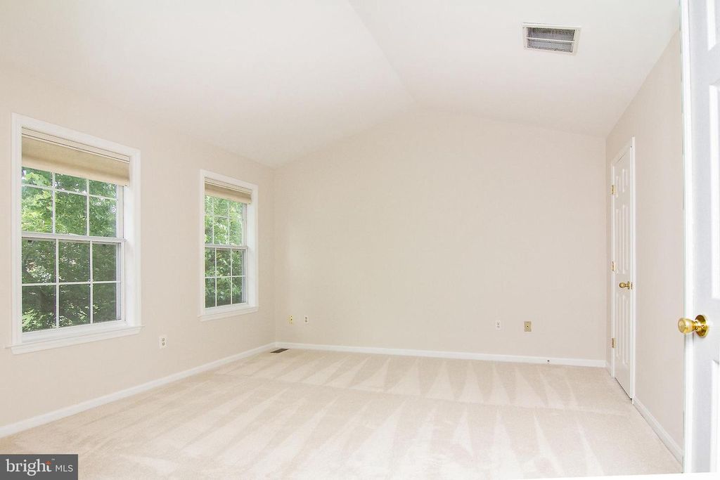 Image 16 of property listing at 168 FEDERAL ANN CT, Westminster, MD 21157
