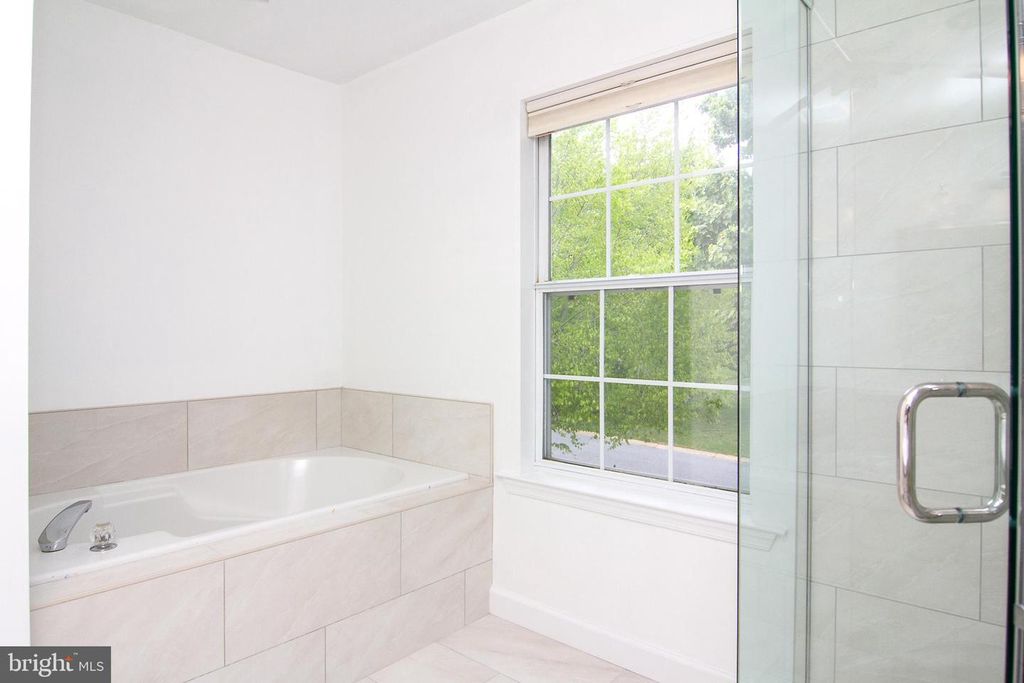 Image 19 of property listing at 168 FEDERAL ANN CT, Westminster, MD 21157