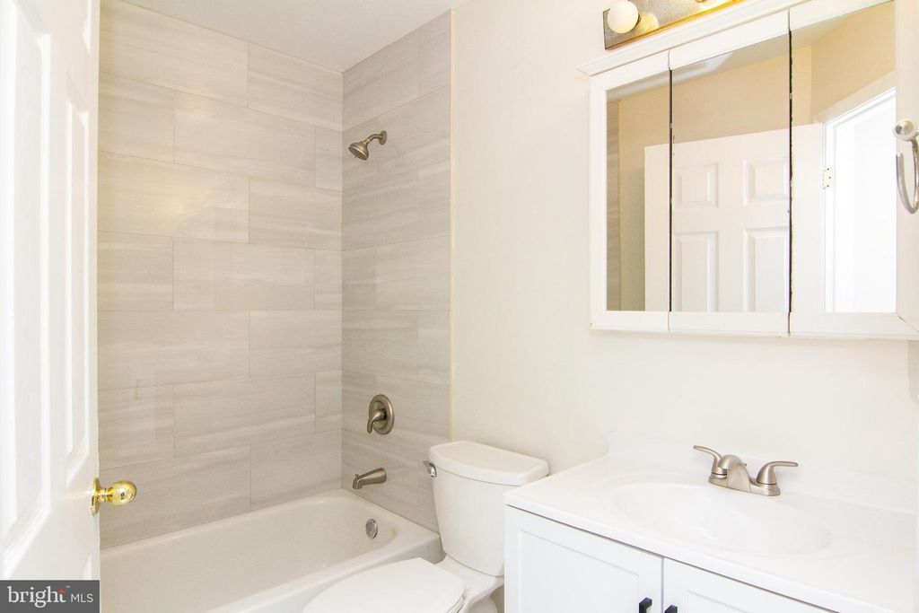 Image 20 of property listing at 168 FEDERAL ANN CT, Westminster, MD 21157