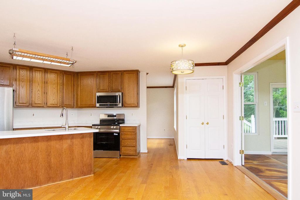 Image 4 of property listing at 168 FEDERAL ANN CT, Westminster, MD 21157