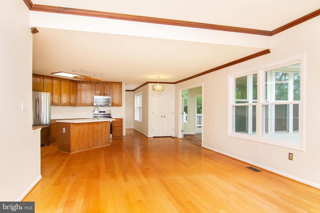 Image 5 of property listing at 168 FEDERAL ANN CT, Westminster, MD 21157