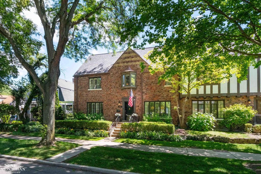 398 Rivard Boulevard, Grosse Pointe, MI 48230