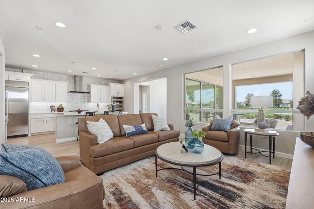 276 E BRACCIANO Avenue, Queen Creek, AZ 85140