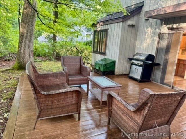 4 Earls Court E, Farmington, CT 06032