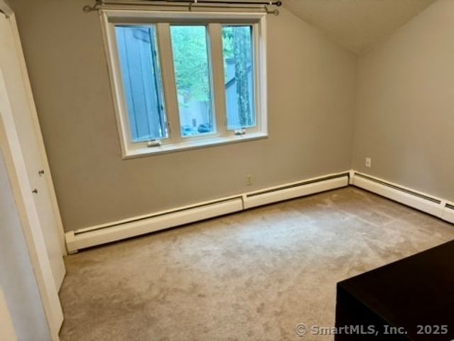 4 Earls Court E, Farmington, CT 06032