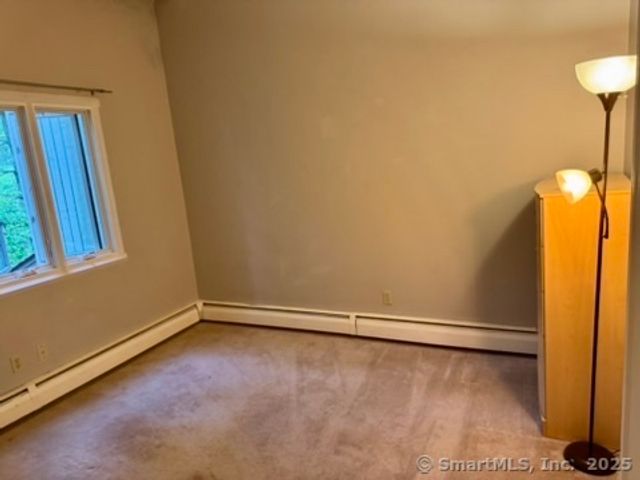 4 Earls Court E, Farmington, CT 06032