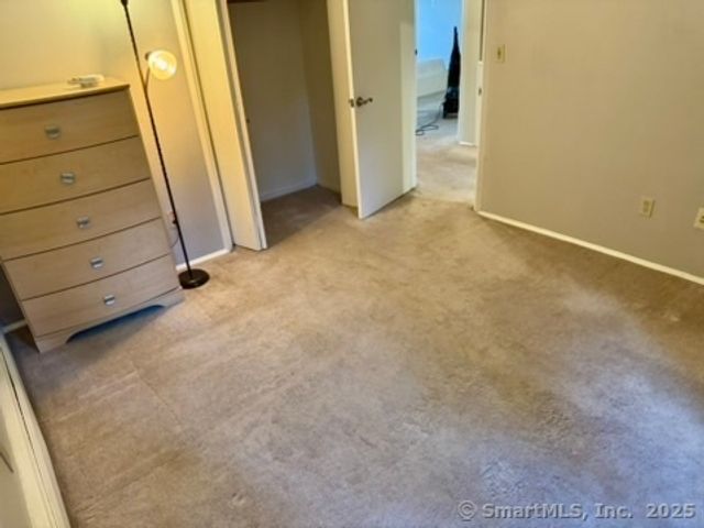 4 Earls Court E, Farmington, CT 06032