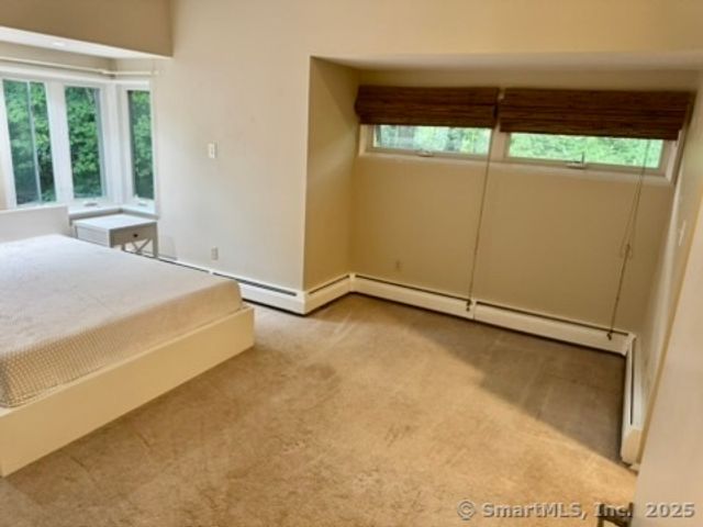 4 Earls Court E, Farmington, CT 06032