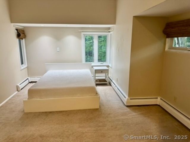 4 Earls Court E, Farmington, CT 06032