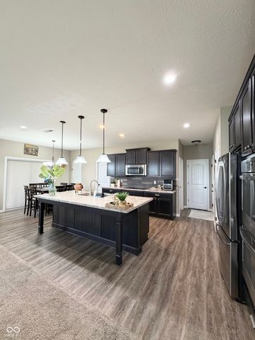 1407 Classic Avenue, Greenwood, IN 46143