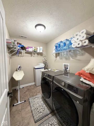 1407 Classic Avenue, Greenwood, IN 46143