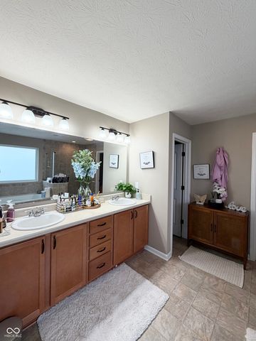 1407 Classic Avenue, Greenwood, IN 46143