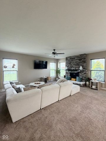 1407 Classic Avenue, Greenwood, IN 46143