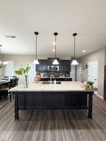 1407 Classic Avenue, Greenwood, IN 46143