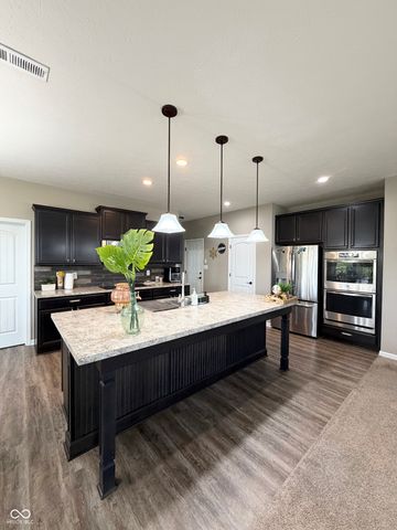 1407 Classic Avenue, Greenwood, IN 46143