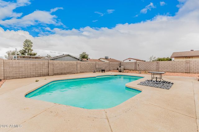 8819 W GLENROSA Avenue, Phoenix, AZ 85037