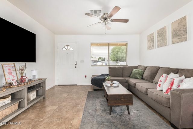 8819 W GLENROSA Avenue, Phoenix, AZ 85037