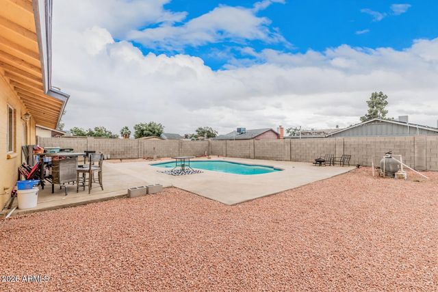 8819 W GLENROSA Avenue, Phoenix, AZ 85037
