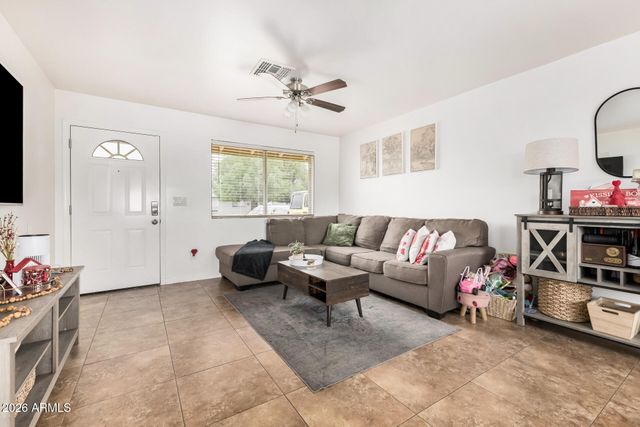 8819 W GLENROSA Avenue, Phoenix, AZ 85037