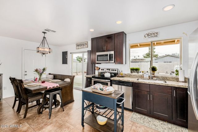 8819 W GLENROSA Avenue, Phoenix, AZ 85037