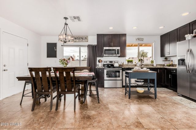 8819 W GLENROSA Avenue, Phoenix, AZ 85037