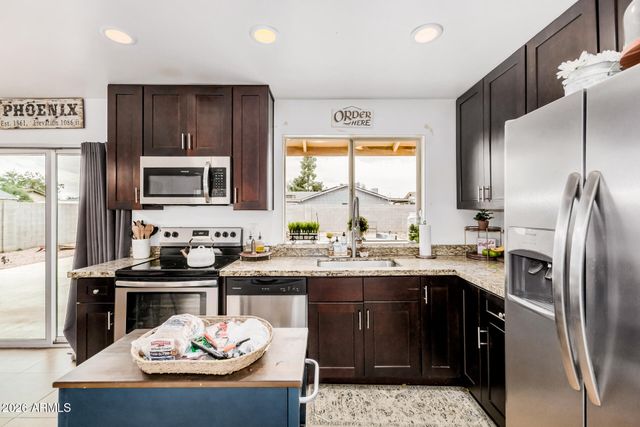 8819 W GLENROSA Avenue, Phoenix, AZ 85037