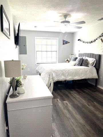 209 Cooner Street B, College Station, TX 77840