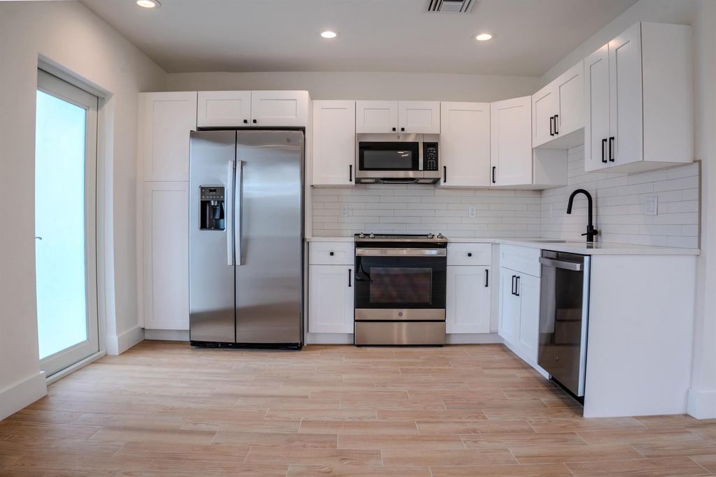 238 SE 1st Avenue 10, Delray Beach, FL 33444