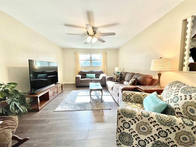 945 Brickyard Road, West, TX 76691