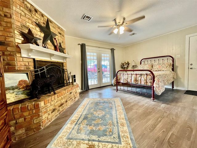 945 Brickyard Road, West, TX 76691