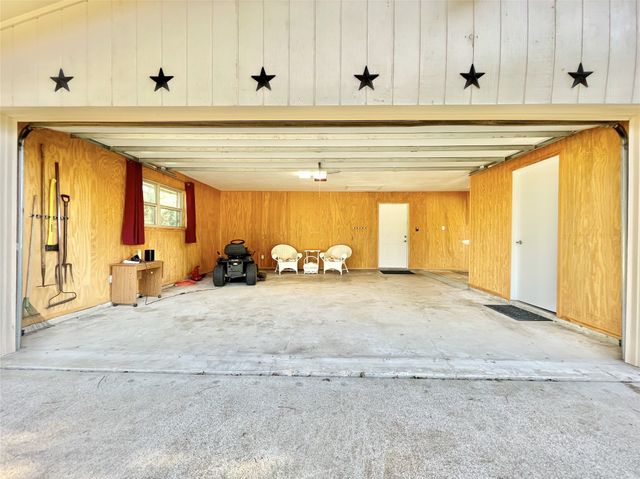 945 Brickyard Road, West, TX 76691