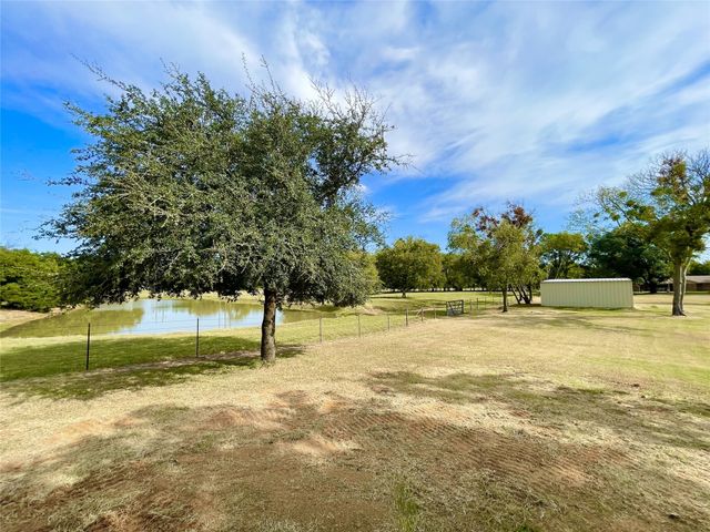 945 Brickyard Road, West, TX 76691