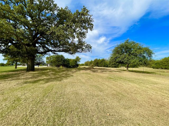 945 Brickyard Road, West, TX 76691
