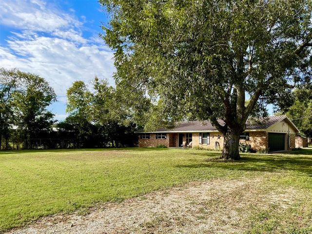 945 Brickyard Road, West, TX 76691