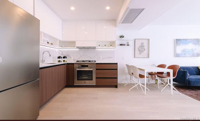 144-49 Northern Boulevard 516, Flushing, NY 11354