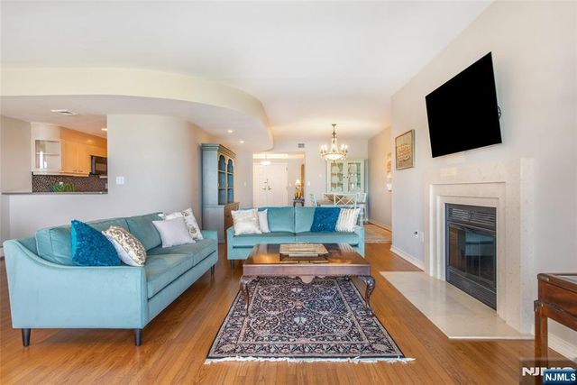 1360 Hamburg Turnpike 402, Wayne, NJ 07470