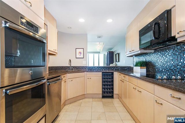 1360 Hamburg Turnpike 402, Wayne, NJ 07470