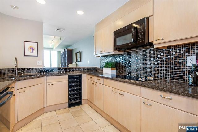 1360 Hamburg Turnpike 402, Wayne, NJ 07470