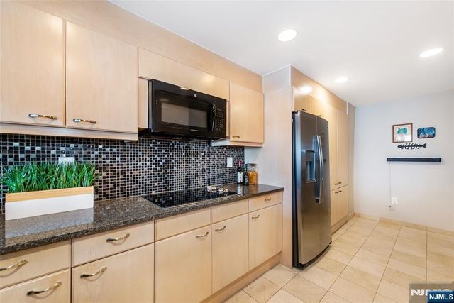 1360 Hamburg Turnpike 402, Wayne, NJ 07470