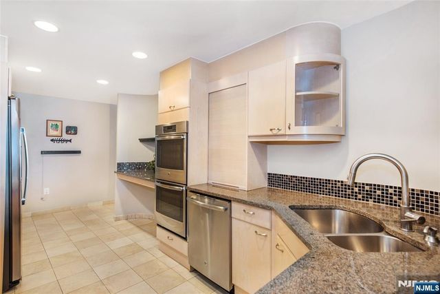 1360 Hamburg Turnpike 402, Wayne, NJ 07470