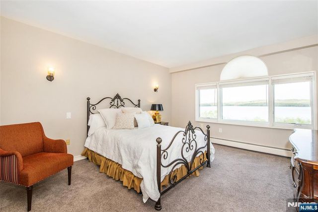 1360 Hamburg Turnpike 402, Wayne, NJ 07470