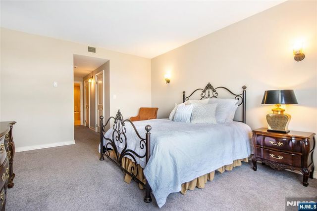 1360 Hamburg Turnpike 402, Wayne, NJ 07470