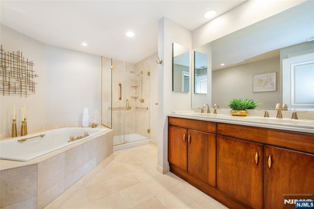 1360 Hamburg Turnpike 402, Wayne, NJ 07470