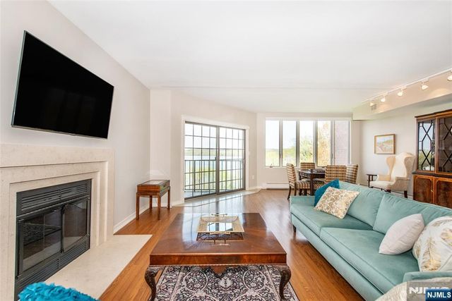 1360 Hamburg Turnpike 402, Wayne, NJ 07470