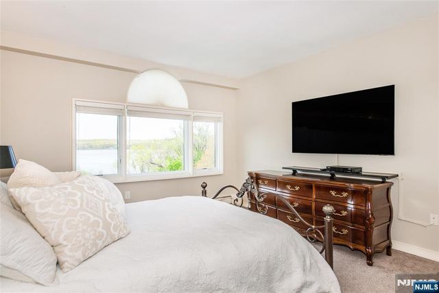 1360 Hamburg Turnpike 402, Wayne, NJ 07470