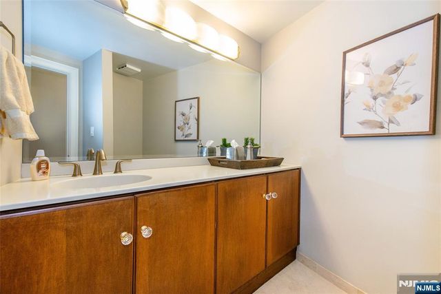 1360 Hamburg Turnpike 402, Wayne, NJ 07470