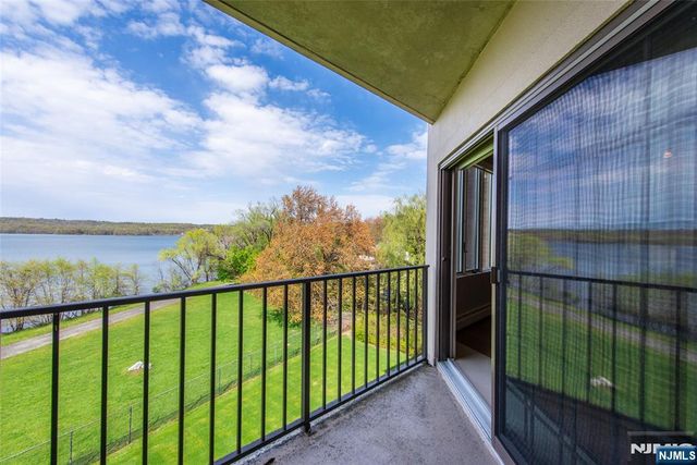 1360 Hamburg Turnpike 402, Wayne, NJ 07470