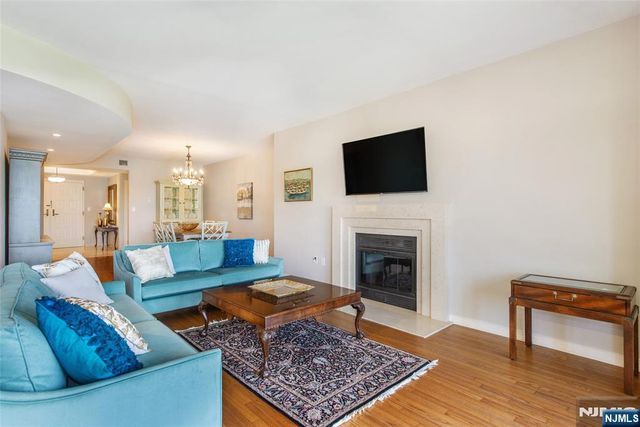 1360 Hamburg Turnpike 402, Wayne, NJ 07470