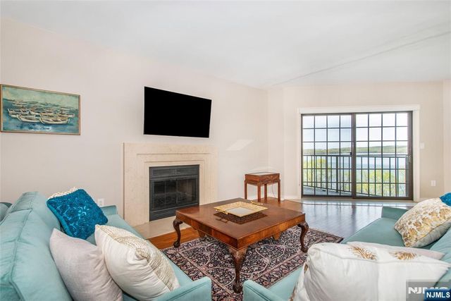 1360 Hamburg Turnpike 402, Wayne, NJ 07470