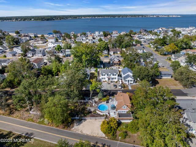 344 E Point Pleasant Avenue, Ocean Gate, NJ 08740